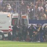 Fethiye’deki Galatasaray-Fethiyespor maçı öncesi bir taraftar tribünden düşerek ağır yaralandı.