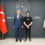 Düzce Gençlik ve Spor İl Müdürü, Wushu Türkiye Şampiyonu Ali Rıza Argun’u makamında ağırladı.