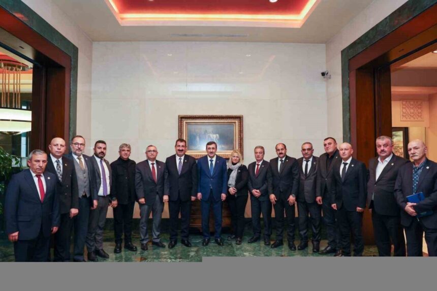 Cumhurbaşkanı Yardımcısı Cevdet Yılmaz, TÜRKYED Başkanı Nihat Çelik liderliğindeki heyeti kabul etti. Cumhurbaşkanı Yardımcısı Cevdet Yılmaz, TÜRKYED Başkanı Nihat Çelik liderliğindeki heyeti kabul etti.