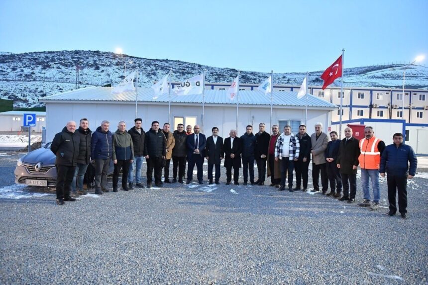 Kayseri Büyükşehir Belediye Başkanı Büyükkılıç, Yerköy-Kayseri YHT Projesi’ni inceledi. Kayseri Büyükşehir Belediye Başkanı Büyükkılıç, Yerköy-Kayseri YHT Projesi’ni inceledi.