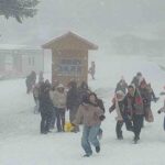 Uludağ’da kar kalınlığı 60 santimetreyi aştı, kayakseverler keyifli anlar yaşadı.