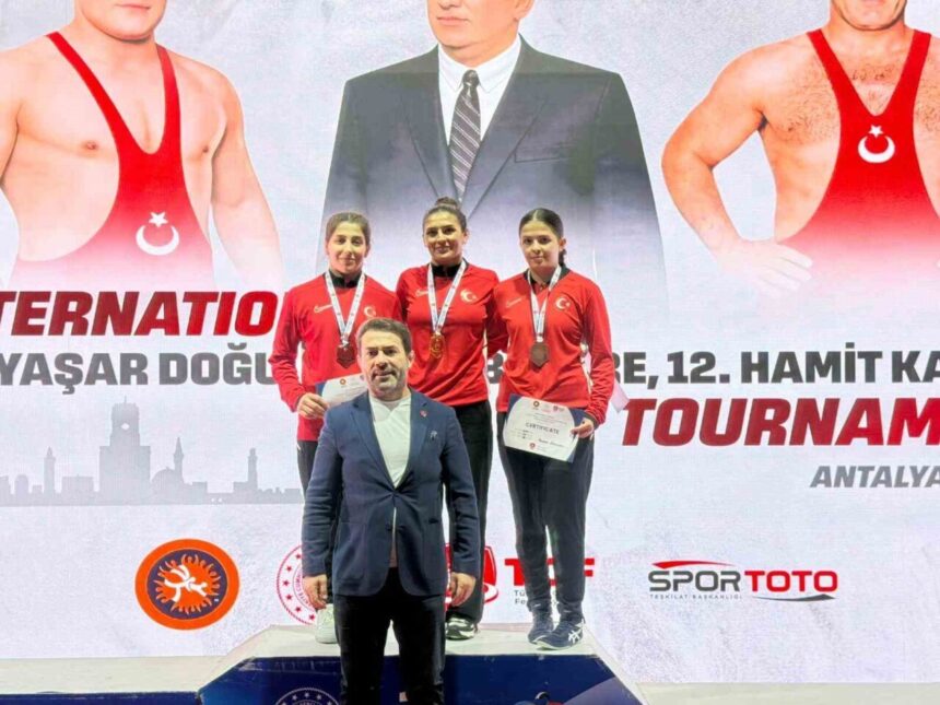 Uluslararası Yaşar Doğu ve Vehbi Emre Turnuvası’nda Türkiye liderliğini sürdürüyor. Uluslararası Yaşar Doğu ve Vehbi Emre Turnuvası’nda Türkiye liderliğini sürdürüyor.