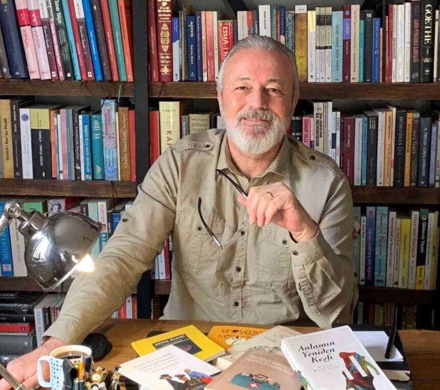 Ünal Ersözlü’nün yeni eseri “Böğürtlen Öpücüğü”, 78 bölümden oluşan tek bir şiir şeklinde yayımlandı.