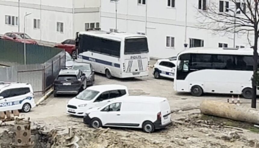 Uyuşturucu soruşturması kapsamında gözaltına alınan ünlülerin Adli Tıp’taki işlemleri tamamlandı. Uyuşturucu soruşturması kapsamında gözaltına alınan ünlülerin Adli Tıp’taki işlemleri tamamlandı.