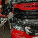 Uşak’ta iki tırın çarpışmasında bir sürücü yaralandı, hastaneye götürüldü.