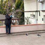 Uşak’ta çatıya çıkan 45 yaşındaki apartman yöneticisi, düşerek hayatını kaybetti.