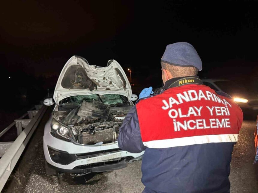 Uşak’ta yürüyen 66 yaşındaki adama cip çarptı, hastanede yaşamını yitirdi. Uşak’ta yürüyen 66 yaşındaki adama cip çarptı, hastanede yaşamını yitirdi.