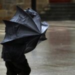 Uşak Valiliği ve Belediyesi, kuvvetli rüzgar ve yağışlara karşı vatandaşları uyardı.