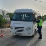 Uşak’ta okullarda ve servislerde polis-jandarma denetimi yapıldı, çok sayıda şahıs sorgulandı.