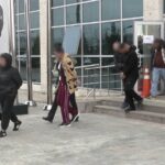 Uşak’ta uyuşturucu operasyonu: 4 kişiden 2’si tutuklandı, 760 kullanımlık sentetik madde ele geçirildi.