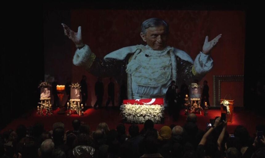 Haldun Dormen için Harbiye Muhsin Ertuğrul Sahnesi’nde anma töreni gerçekleştirildi. Haldun Dormen için Harbiye Muhsin Ertuğrul Sahnesi’nde anma töreni gerçekleştirildi.