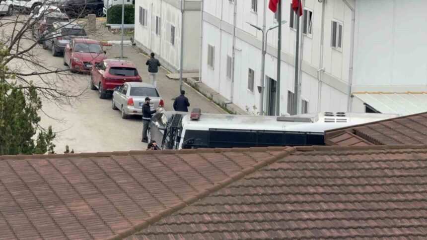 Uyuşturucu soruşturması çerçevesinde gözaltına alınan ünlüler Adli Tıp Kurumu’na sevk edildi.