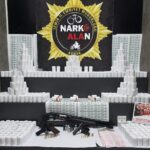 İzmir Konak’ta düzenlenen operasyonda 108 bin 492 sentetik uyuşturucu madde ele geçirildi.