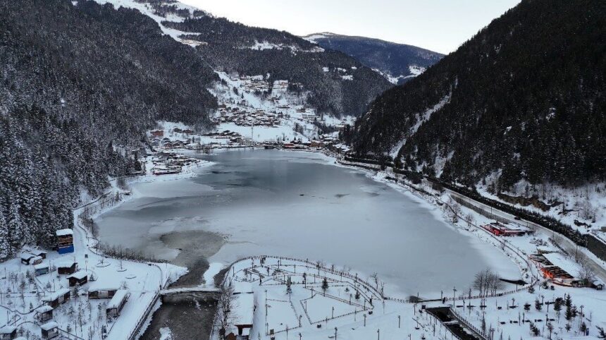 Uzungöl Kış Festivali, 23-25 Ocak 2026’da tarihi etkinliklere ev sahipliği yapacak. Uzungöl Kış Festivali, 23-25 Ocak 2026’da tarihi etkinliklere ev sahipliği yapacak.
