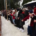 Uzungöl’de Bu Yıl İlk Defa Düzenlenen Kış Festivali’nde Binlerce Kişi Horon Oynadı