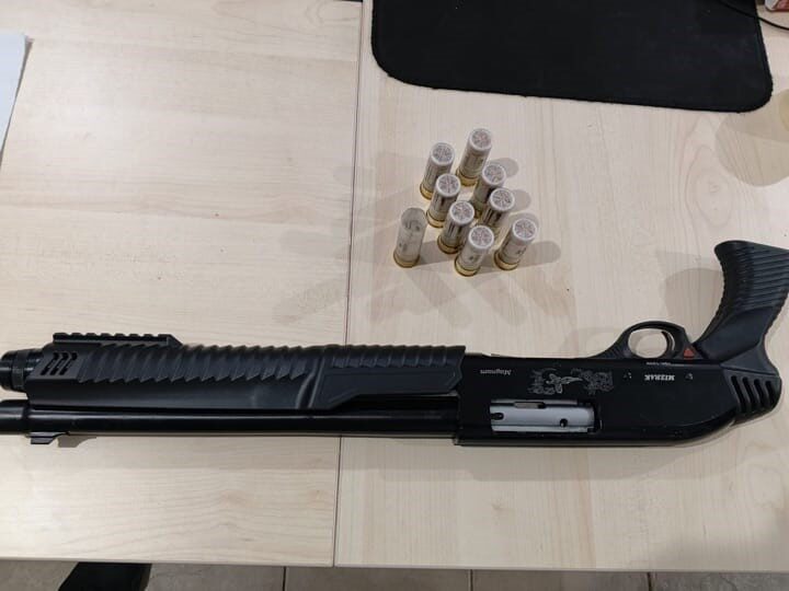 Uzunköprü’de devriye sırasında ruhsatsız av tüfeği bulundu. Uzunköprü’de devriye sırasında ruhsatsız av tüfeği bulundu.