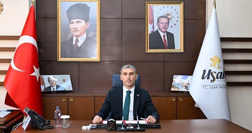 Uşak Valisi Naci Aktaş, 10 Ocak Çalışan Gazeteciler Günü’nü kutladı ve basının önemine dikkat çekti. Uşak Valisi Naci Aktaş, 10 Ocak Çalışan Gazeteciler Günü’nü kutladı ve basının önemine dikkat çekti.