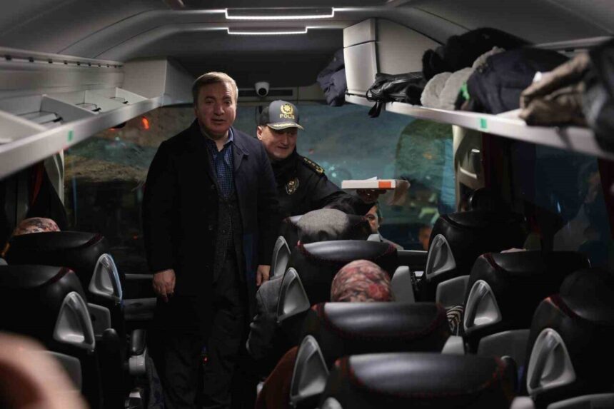 Vali Aydoğdu, Akyazı Polis Noktası’nı ziyaret ederek emniyet personelinin yeni yılını kutladı.