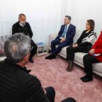 Tunceli Valisi Aygöl, aynı çatıda yaşayan üç kuşağı olan bir aileyi ziyaret etti.