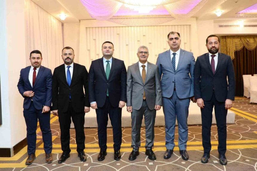 Bingöl Valisi Cahit Çelik için veda yemeği gerçekleştirildi. Bingöl Valisi Cahit Çelik için veda yemeği gerçekleştirildi.