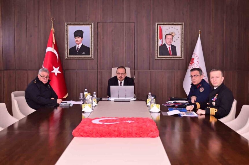 Aydın Valisi Canbolat, İçişleri Bakanı Yerlikaya ile video konferansla görüştü. Aydın Valisi Canbolat, İçişleri Bakanı Yerlikaya ile video konferansla görüştü.