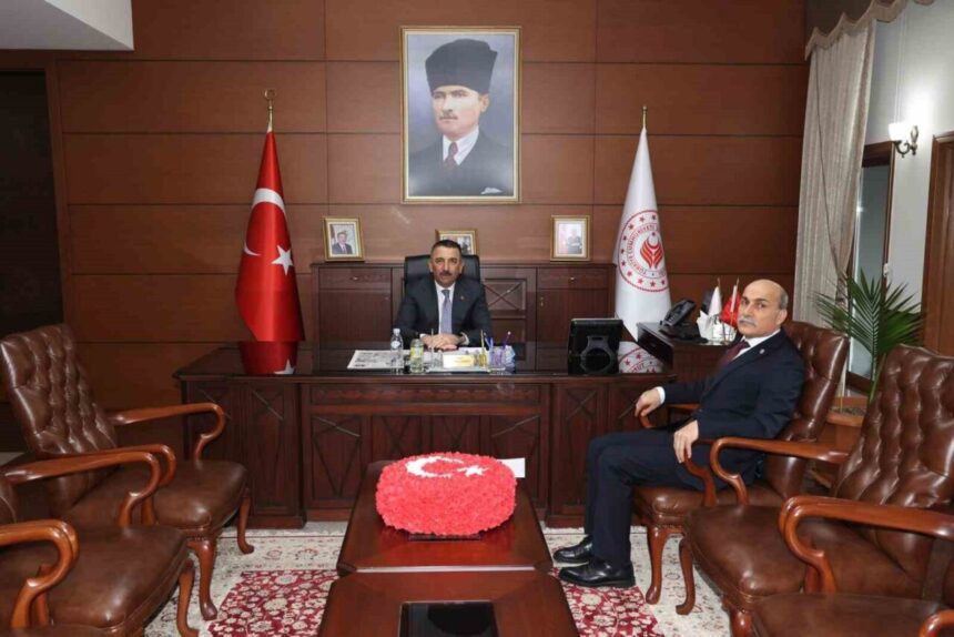 Zonguldak Valisi Hacıbektaşoğlu, TTK Genel Müdürü Kiraz ile kurum faaliyetlerini görüştü. Zonguldak Valisi Hacıbektaşoğlu, TTK Genel Müdürü Kiraz ile kurum faaliyetlerini görüştü.