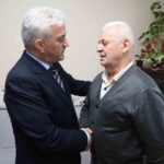 Düzce Valisi Mehmet Makas, ilk ziyaretini Yalova’da şehit polis memuru Turgut Külünk’ün ailesine yaptı.