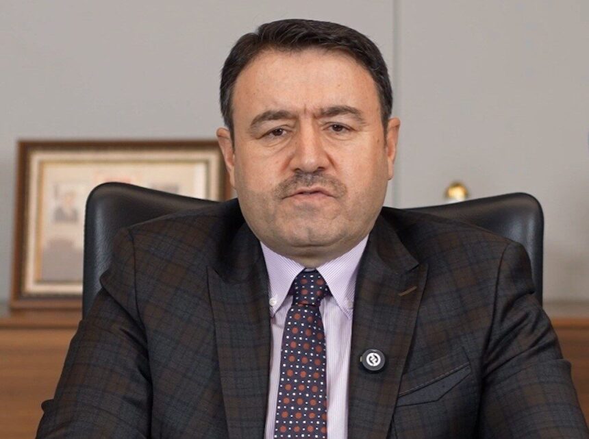 Kütahya Valisi Işın, Kütahyaspor’un 60. yılı için destek çağrısında bulundu ve 2. Lig hedefini vurguladı. Kütahya Valisi Işın, Kütahyaspor’un 60. yılı için destek çağrısında bulundu ve 2. Lig hedefini vurguladı.