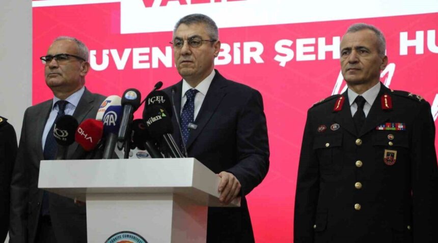 Mersin Valisi Toros, suç oranlarında önemli düşüşler sağlandığını ve aydınlatma oranının yüzde 99,6’ya ulaştığını duyurdu. Mersin Valisi Toros, suç oranlarında önemli düşüşler sağlandığını ve aydınlatma oranının yüzde 99,6’ya ulaştığını duyurdu.