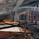 Gevaş’ta bir evin çatısında çıkan yangın itfaiye tarafından kontrol altına alındı.