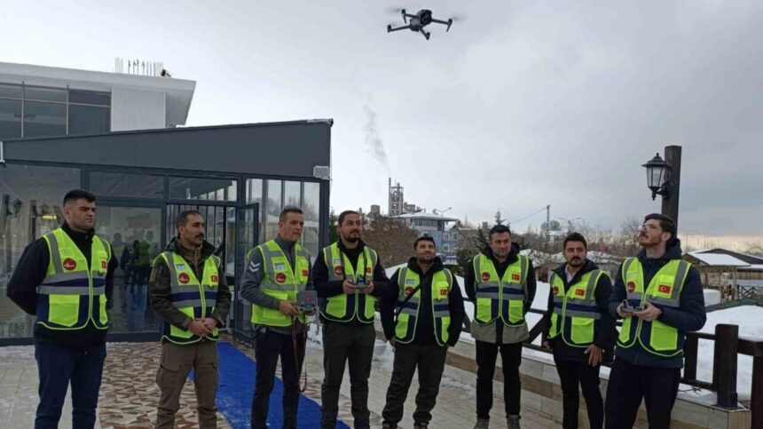 İHAKUT Havacılık Spor Kulübü, Van’da afet ve acil durumlarda havadan arama faaliyetleri için toplantı düzenledi. İHAKUT Havacılık Spor Kulübü, Van’da afet ve acil durumlarda havadan arama faaliyetleri için toplantı düzenledi.