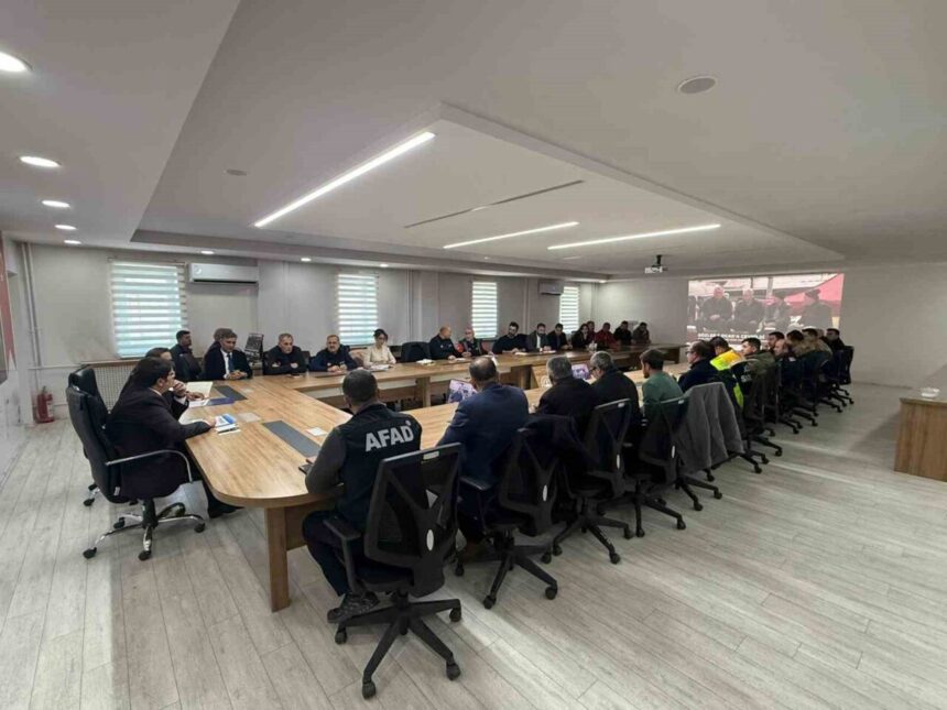 Van’da olumsuz hava koşullarına yönelik tedbirlerin değerlendirildiği toplantı yapıldı.