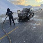 Çaldıran’da seyir halindeyken yanan kamyonet itfaiye ekipleri tarafından söndürüldü.