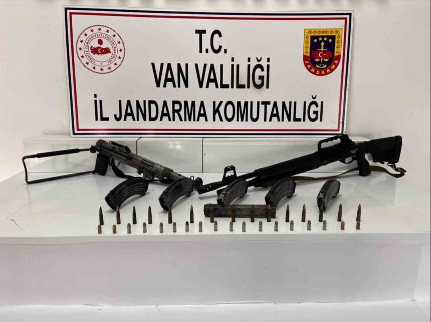 Başkale’de jandarma tarafından gerçekleştirilen operasyonda silah ve mühimmat ele geçirildi.