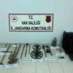 Van’ın Tuşba ilçesindeki bir tarihi kalenin yakınında kazı yapan iki kişi gözaltına alındı.