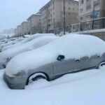 Van’da yoğun kar yağışı ve sis etkili oldu, 287 yerleşim yerinin yolu kapandı. Uçak seferleri rötar yaptı.