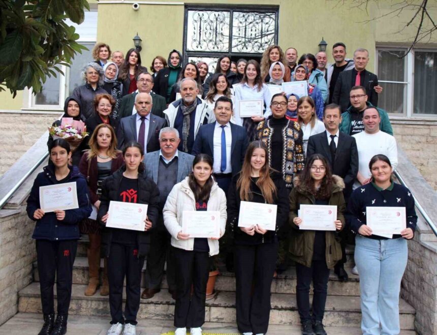 Denizli’de Verem Haftası kapsamında resim ve kompozisyon yarışması düzenlendi, ödüller verildi. Denizli’de Verem Haftası kapsamında resim ve kompozisyon yarışması düzenlendi, ödüller verildi.