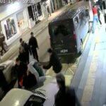 Yalova’da cep telefonu servisine gelen grup ile işletmeciler arasında kavga çıktı, yaralanan esnaflar şikayette bulundu.