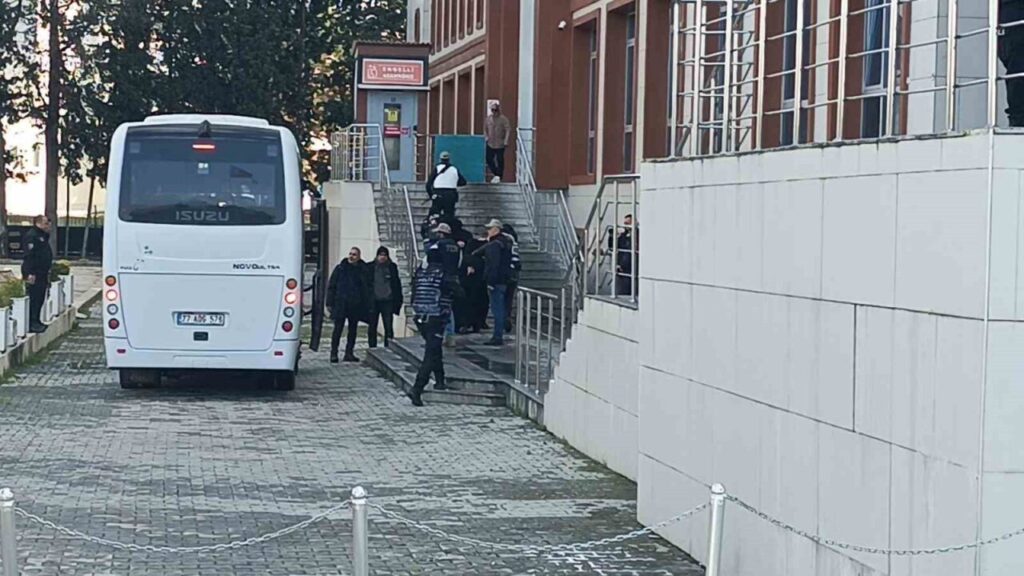 Yalova’da DEAŞ operasyonu sonrası tutuklu sayısı 63’e ulaştı, 3 polis şehit oldu.
