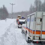 Çınarcık’ta kar nedeniyle mahsur kalan 5 kişi, 6 saatlik çalışmayla kurtarıldı.