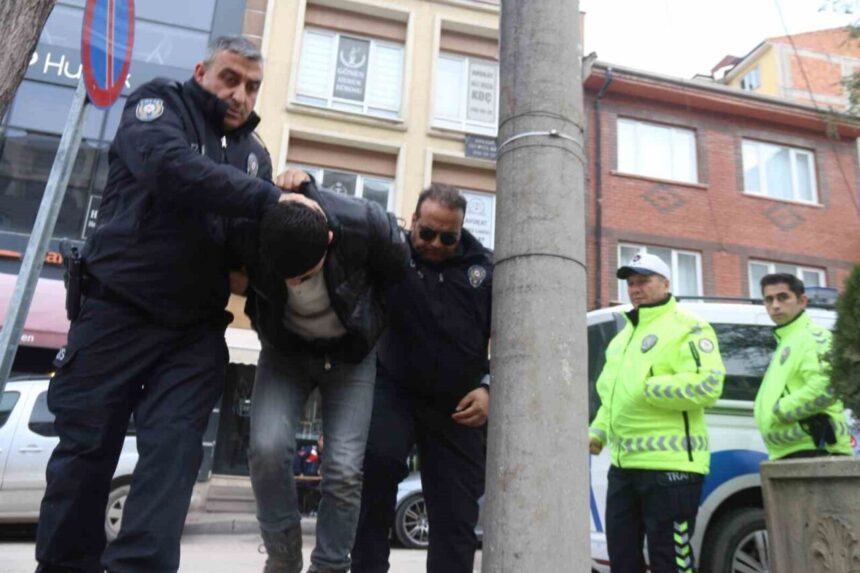 Eskişehir’de bir araçla yarışırken üç yayaya çarpan sürücü adliyeye sevk edildi