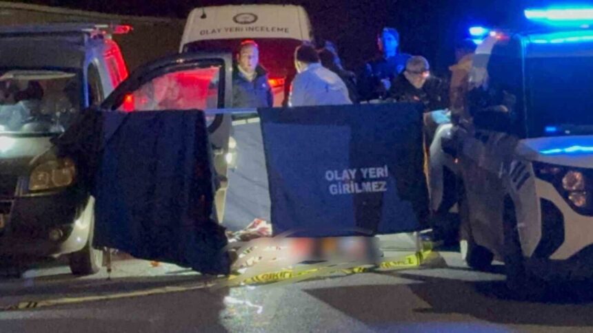 Samsun’da kadın, tartıştığı sevgilisini boğazını keserek öldürdü, ardından polise teslim oldu. Samsun’da kadın, tartıştığı sevgilisini boğazını keserek öldürdü, ardından polise teslim oldu.