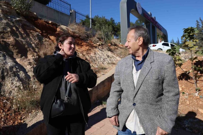 Kozan’da işitme engelli genç kız, kaybolan işitme cihazı yüzünden sıkıntı yaşıyor