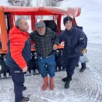 Yozgat’ta kar nedeniyle mahsur kalan vatandaşa AFAD ve jandarma ekipleri ulaştı.