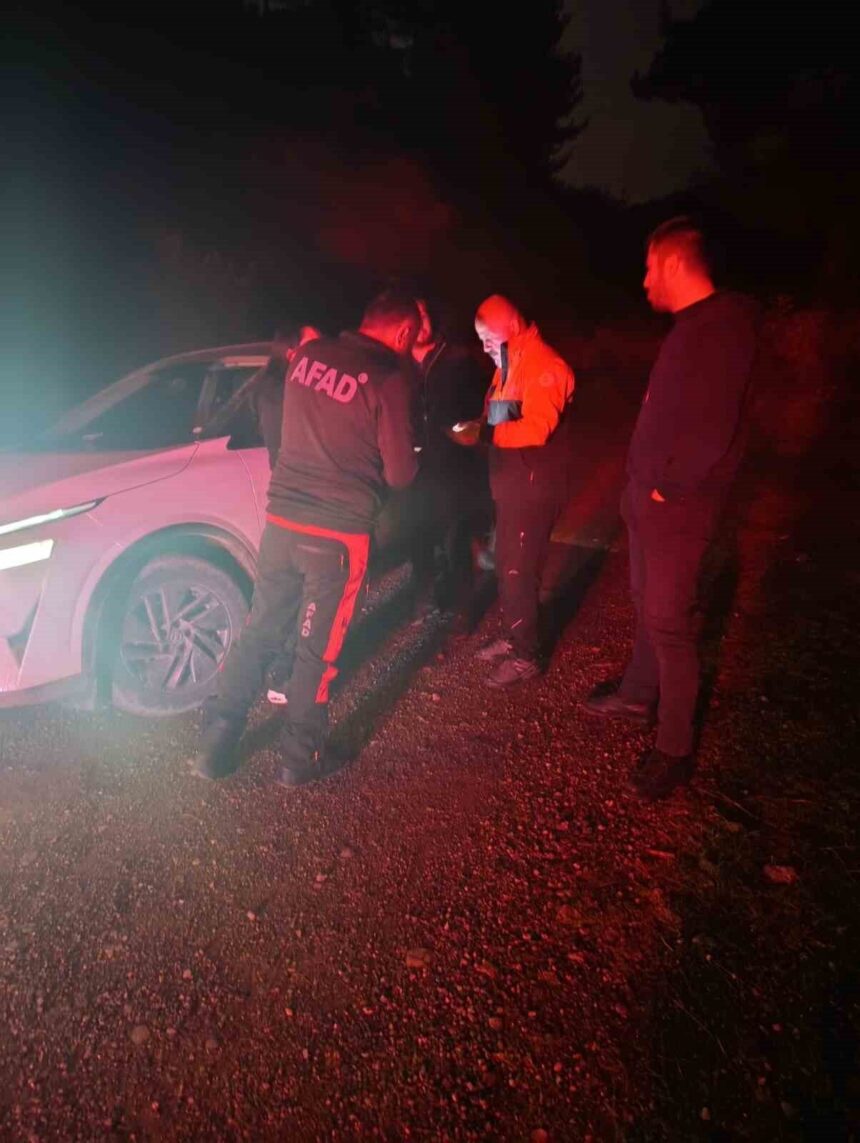 Hatay’da yaylada kalan aile, AFAD ve belediye ekiplerince kurtarıldı.