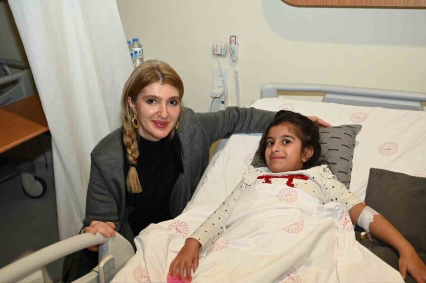 AK Parti Malatya Milletvekili İnanç Siraç Kara Ölmeztoprak, yeni yılın ilk saatlerinde kamu personelini ziyaret etti.