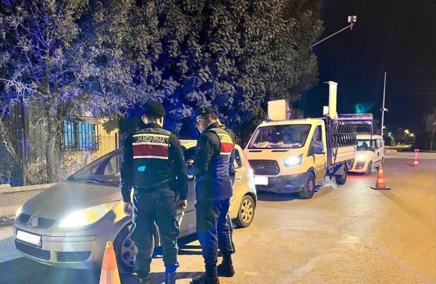 Mersin’de yılbaşı için güvenlik ve sağlık önlemleri kapsamında geniş çaplı denetimler yapıldı.