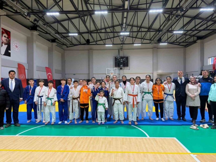 Koçarlı’da Yıldızlar Judo İl Müsabakaları Gerçekleştirildi; 20 Sporcu Mücadele Etti Koçarlı’da Yıldızlar Judo İl Müsabakaları Gerçekleştirildi; 20 Sporcu Mücadele Etti