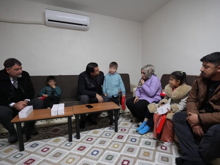 Başkan Yılmaz, yangın mağduru Kömek ailesini ziyaret etti Başkan Yılmaz, yangın mağduru Kömek ailesini ziyaret etti