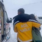 Patnos’ta kar nedeniyle yolu kapanan mezradaki diyaliz hastası hastaneye ulaştırıldı.